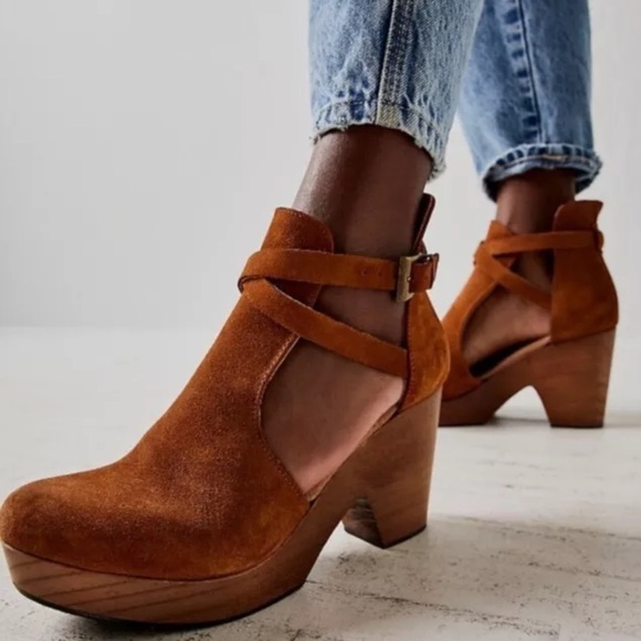 Free People Shoes - Free People Cedar Clogs 8.5
